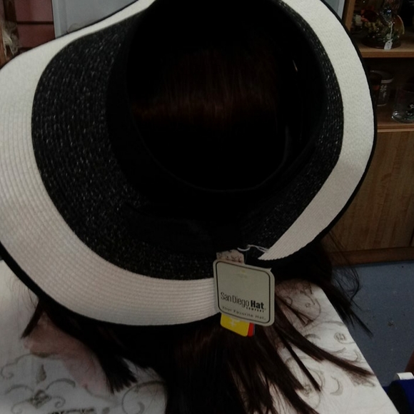 Hat - Picture 3 of 5